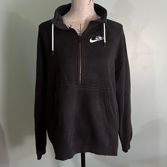 Nike Tops - Nike Flower Pullover